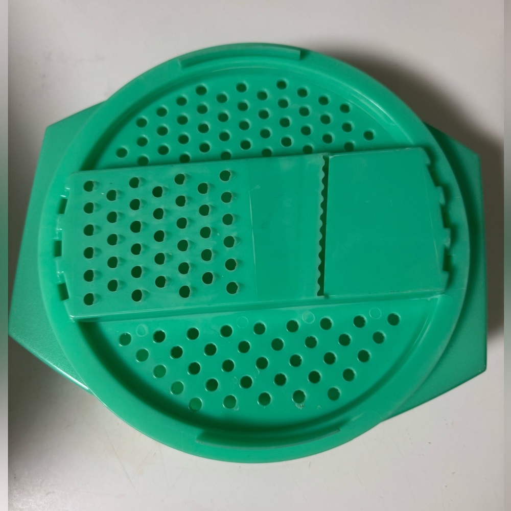 Tupperware Green Kitchen Tool